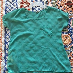 Short-Sleeved women’s blouse with pocket